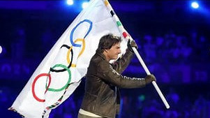 Lễ bế mạc Olympic Paris 2024: Billie Eilish, Tom Cruise 