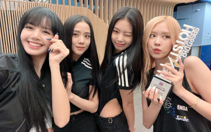 Các thành viên BLACKPINK liên tục tung hint solo, cuối năm “chiến